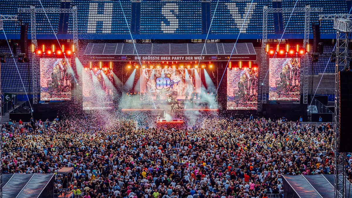 Neon Nostalgia: Experience the ’80s in a Stadium Disco Dream!