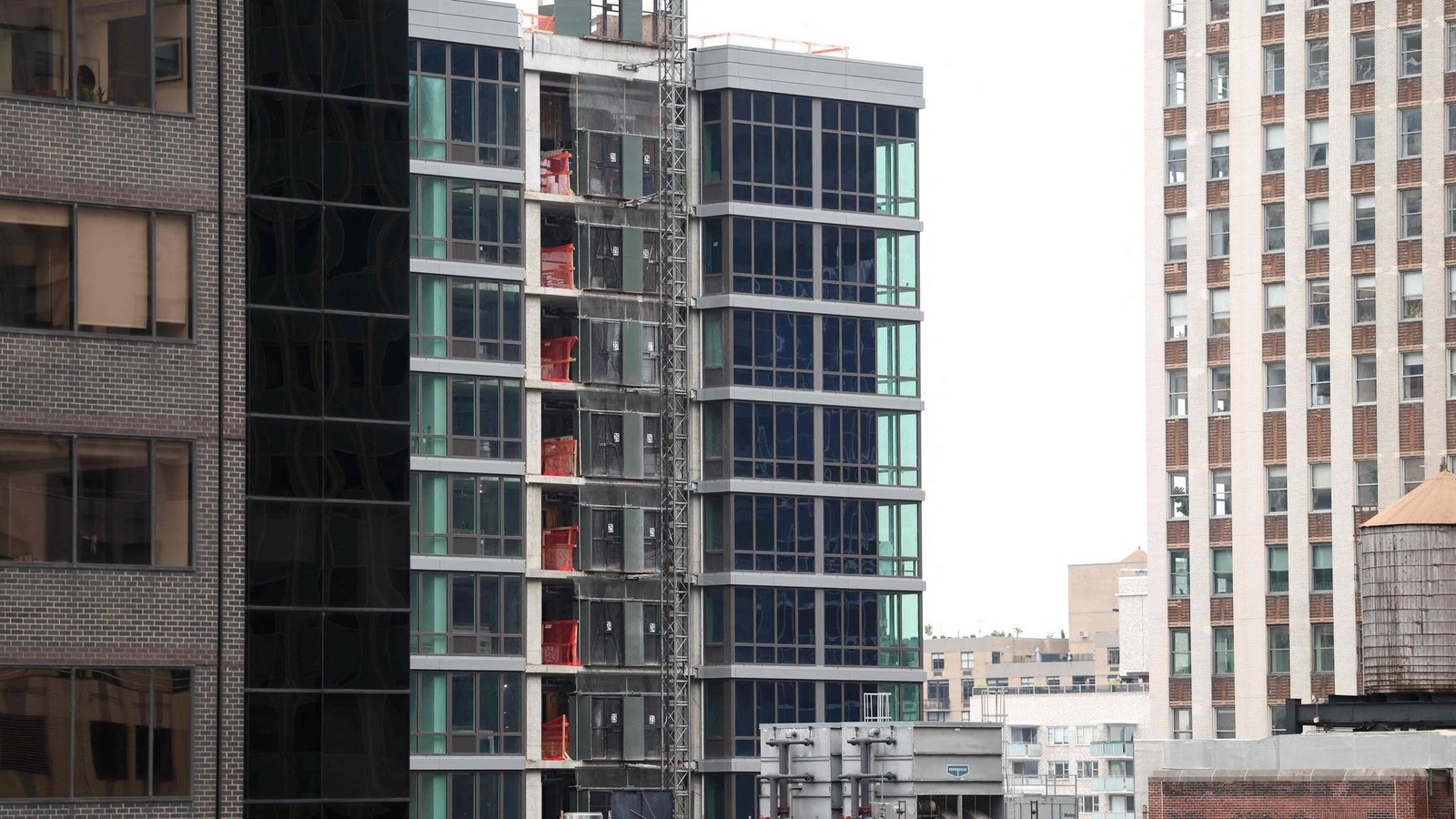 New York Skyscraper at Risk of Collapse: “Beams Are Bending Like Cigarettes”