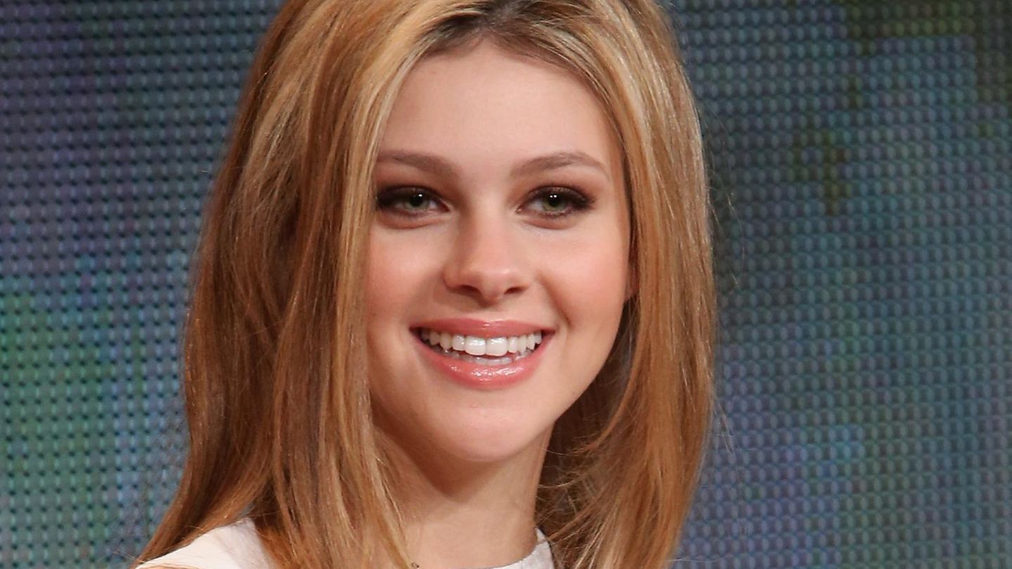 Nicola Peltz’s Stunning Transformation: Unrecognizable in Old Photos!