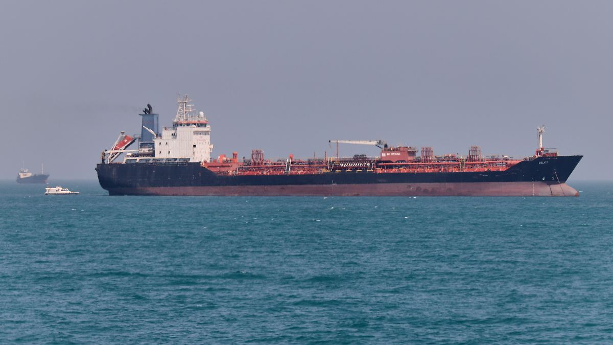 Oil Prices Plunge Amid US-Iran Tensions: Market Outlook for July 27, 2026