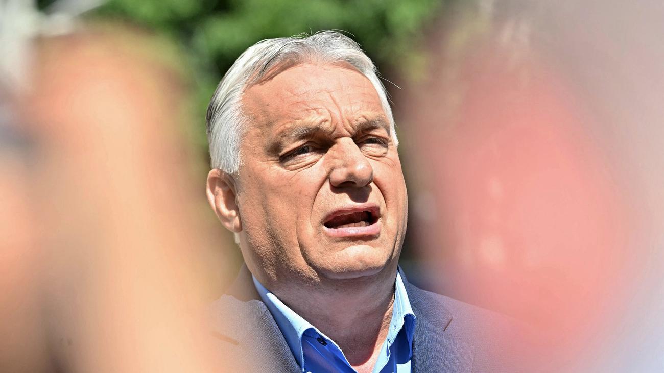 Orbán Calls Fidesz Supporters to Resist New Government Amid Corruption Raids