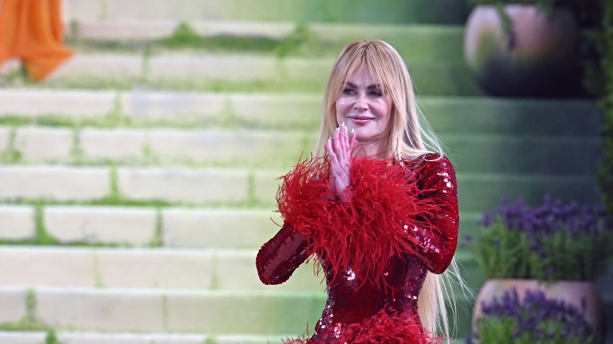 Paparazzi Snapshots: Kidman Sparks Romance Rumors Post-Divorce