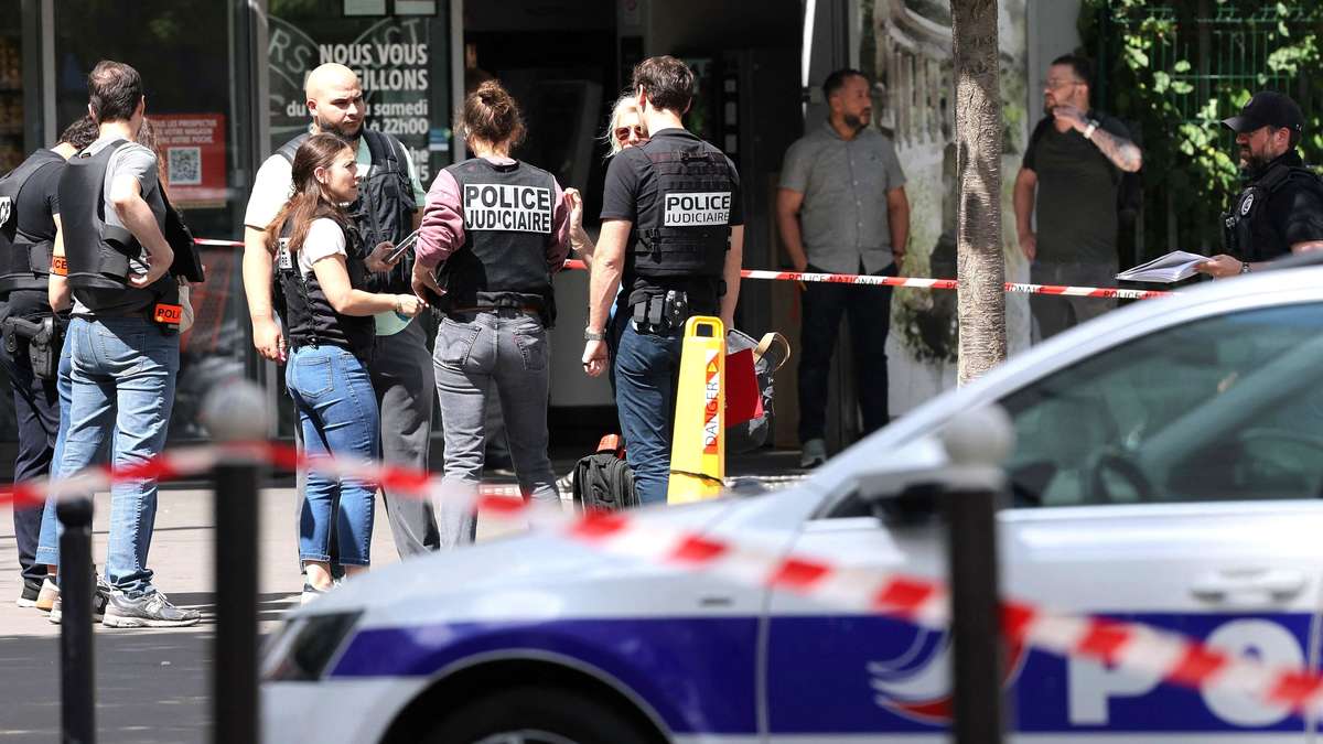 Paris Attack: Pregnant Woman Among Victims as Man Stabs Passersby