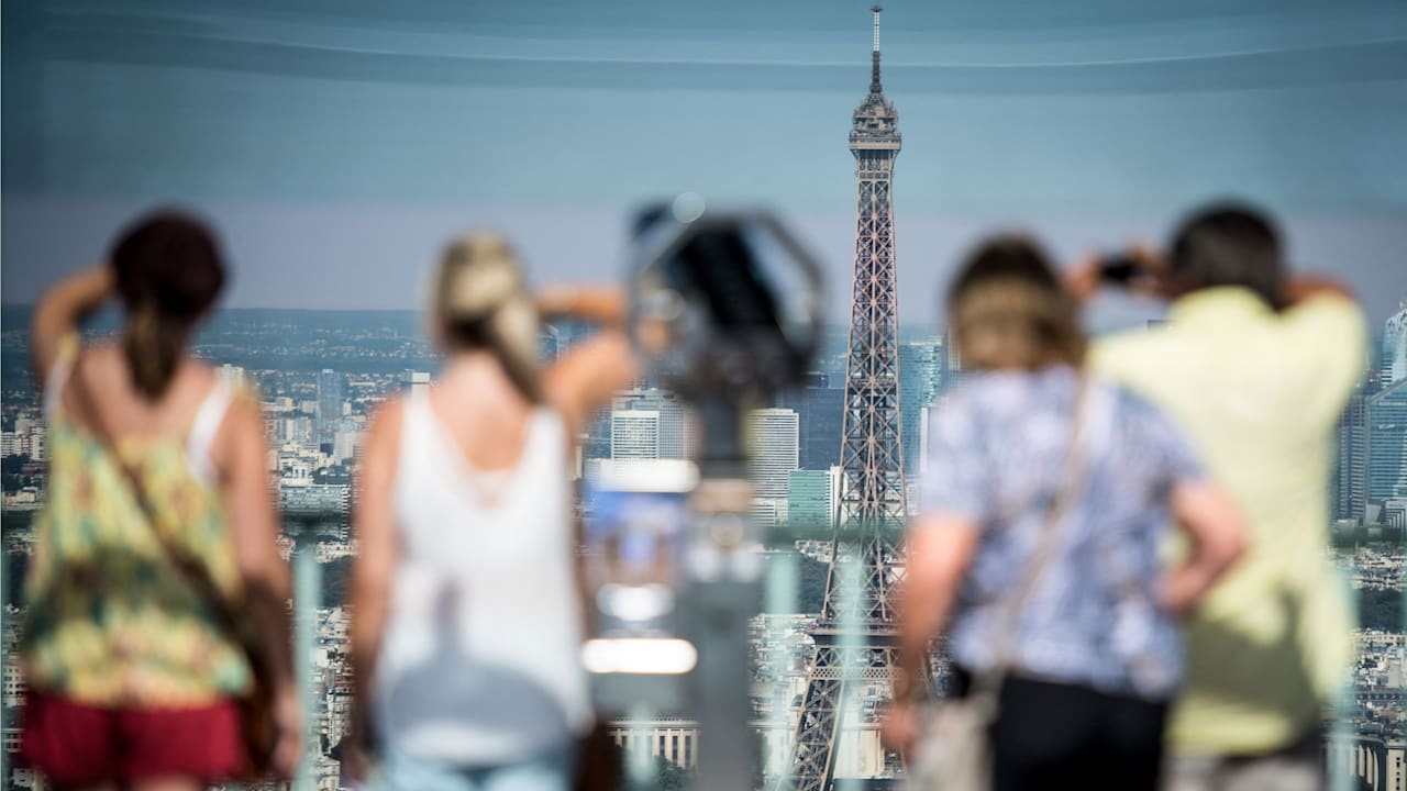 Paris Attractions Close Early Amid Heatwave: A Summer Surprise!