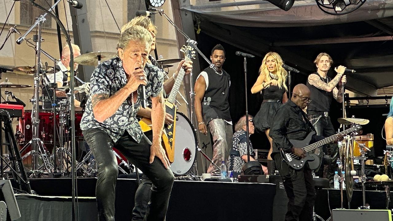 Peter Maffay’s Bold Statements at Regensburg Concert Amidst Controversy