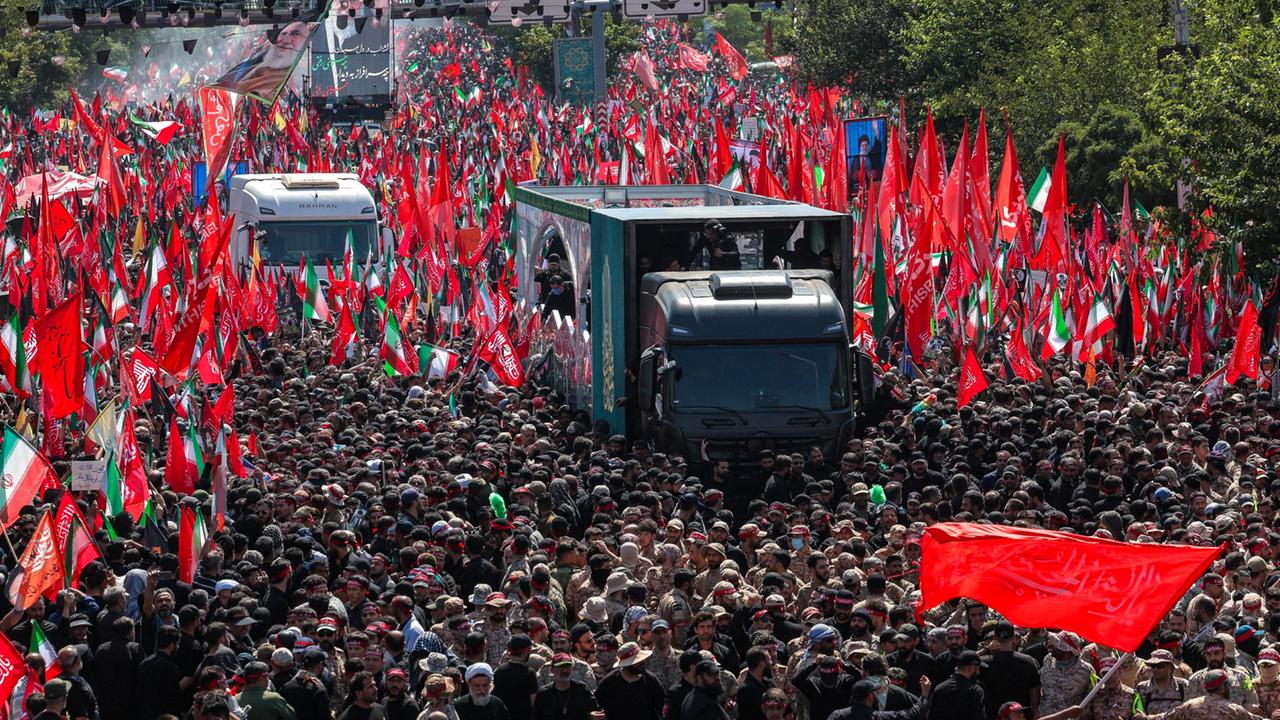 Political Signals Amidst Mourning: Teheran’s Ceremony for Chamenei
