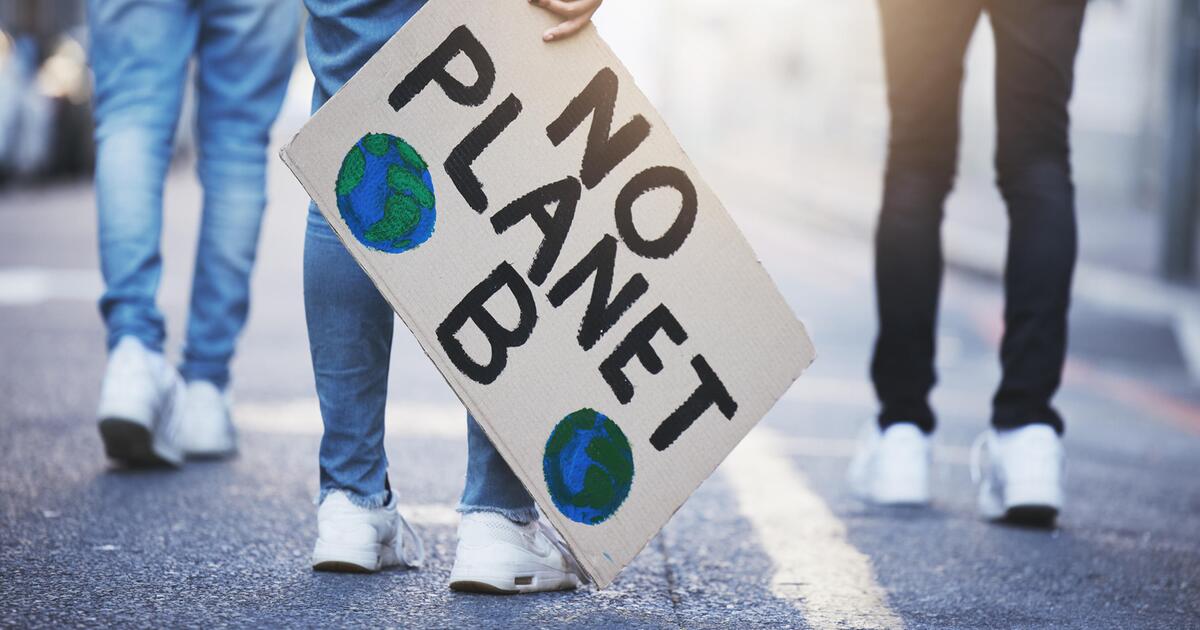 Politicians Misjudge Public Support for Climate Protection Efforts