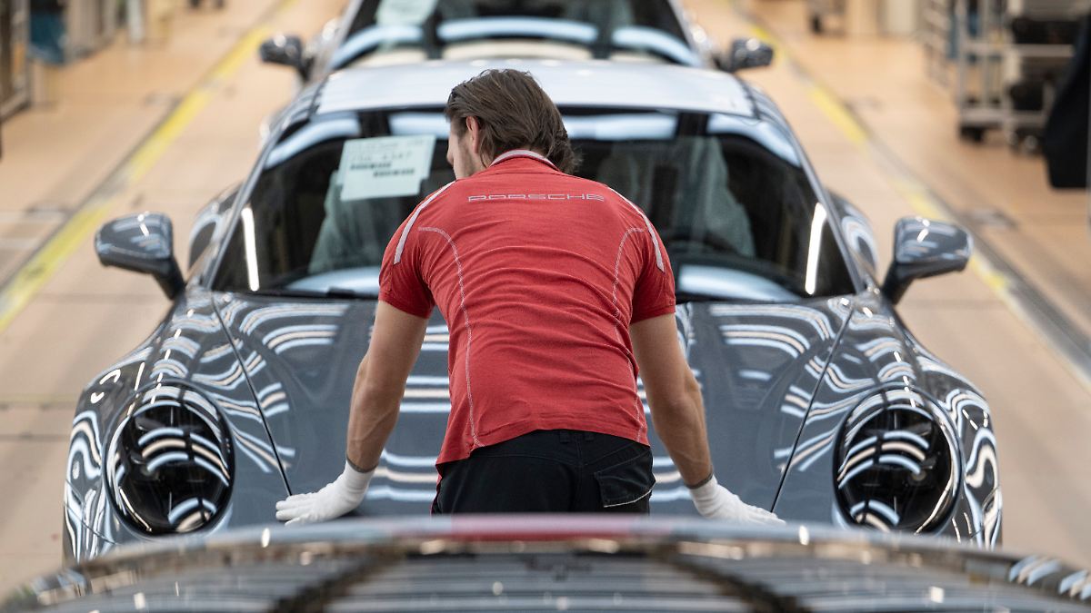 Porsche Plans to Cut Up to 4,000 Jobs: A Worrying Update for Managers