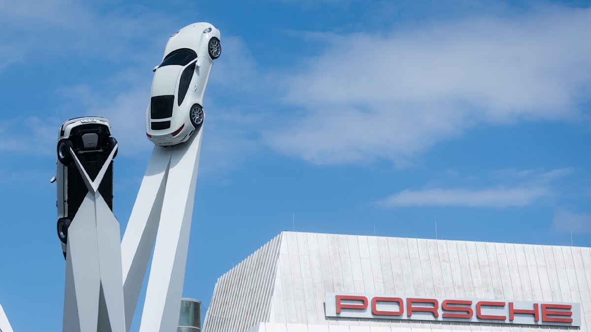 Porsche’s “Sportwagenschmiede 35”: 5000 Job Cuts and New IG Metall Bonus
