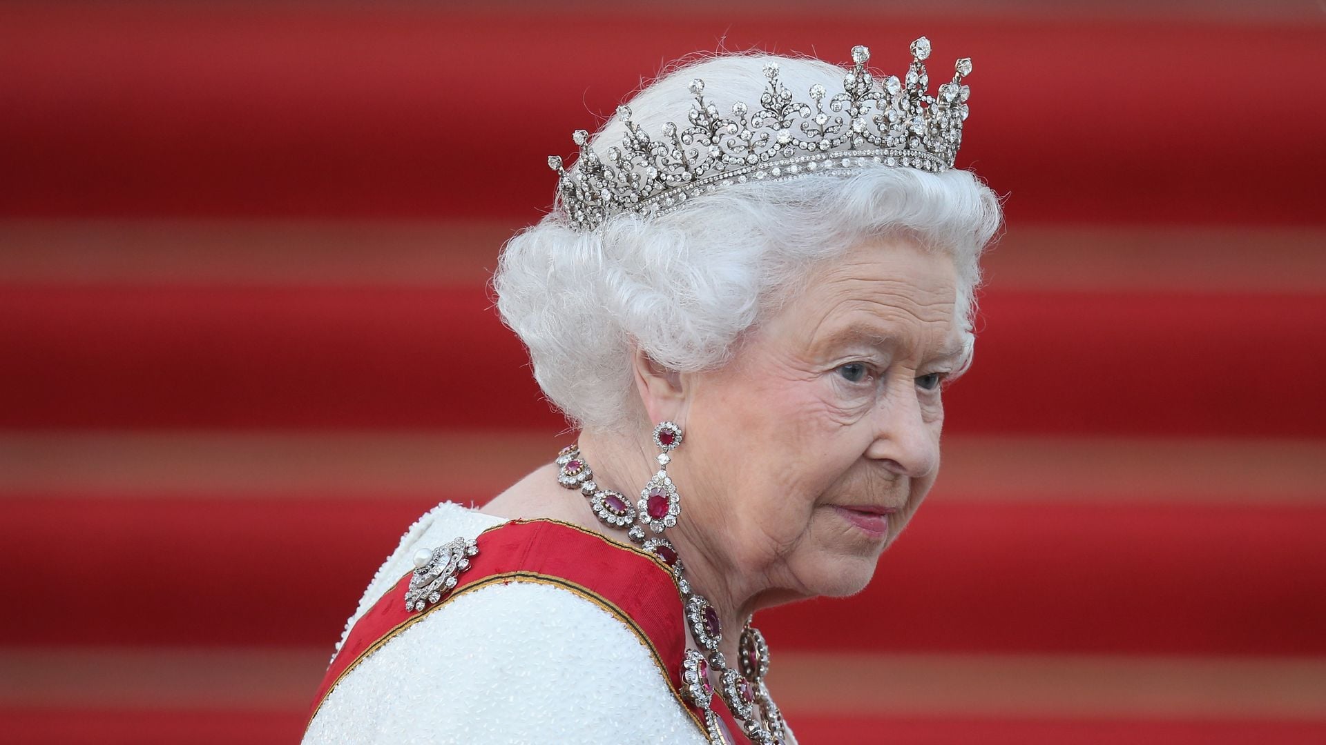Queen Elizabeth Sets Firm Boundaries for Harry and Meghan’s Move