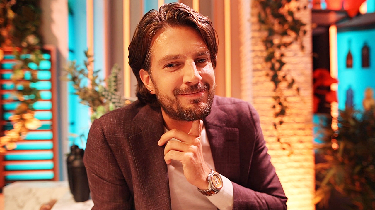 Renze Klamer Delays New Talk Show: Smart Move or Missed Opportunity?