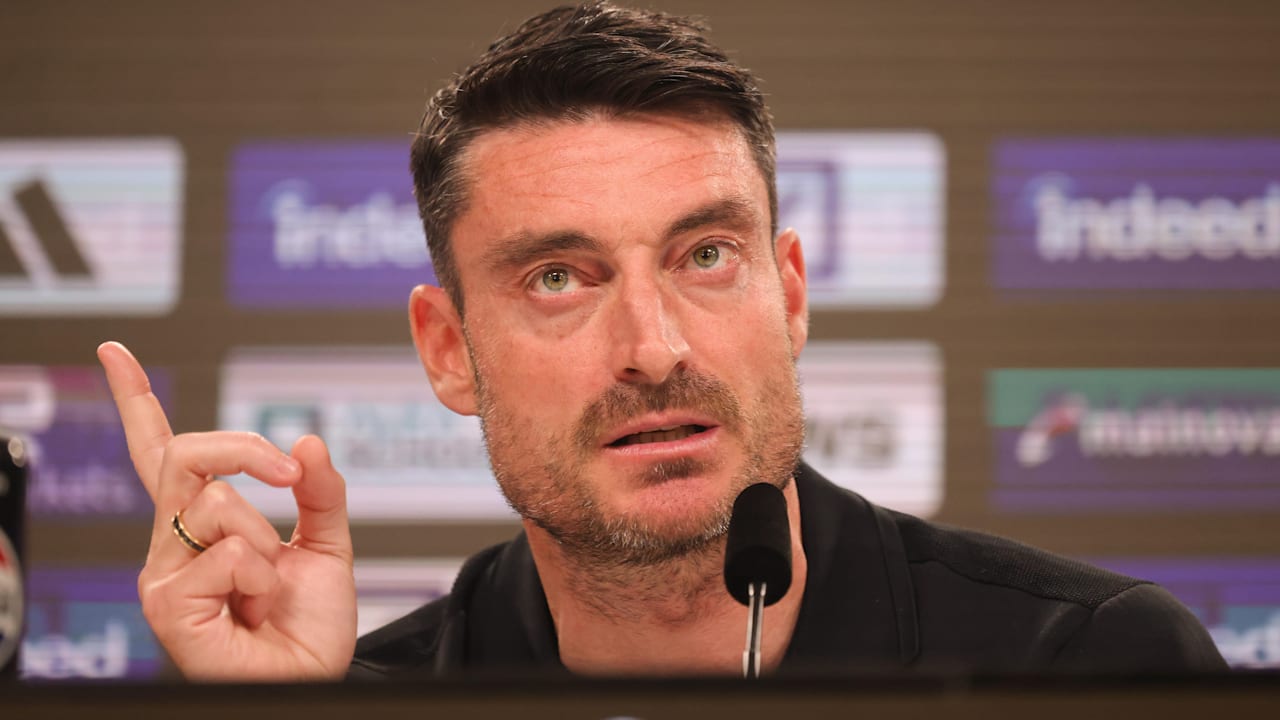 Riera’s Fiery Rebuke: Eintracht Frankfurt’s Controversial Leadership Clash