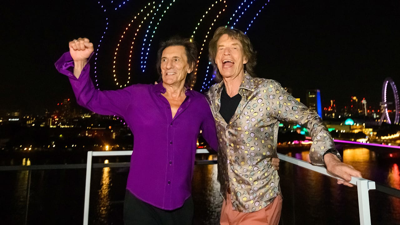 Rolling Stones: Legends Mick Jagger & Ron Wood Talk New Album and Tour!