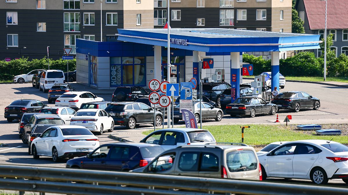 Russia Lifts Ban on Low-Quality Fuels That Risk Modern Cars’ Health