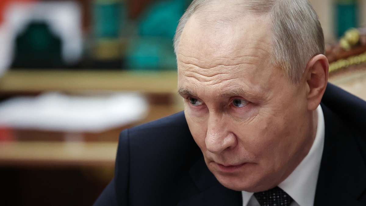 Russia’s Central Bank Cuts Growth Forecast to Zero Amid Inflation Surge