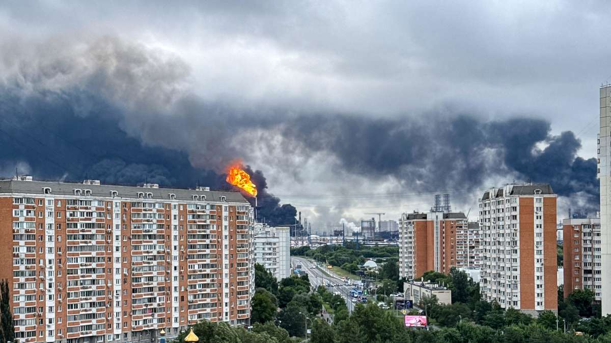 Russia’s Economy on Edge: Unraveling ‘Explosive Situation’ Amid Crisis