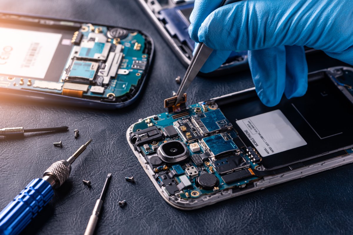 Say Goodbye to Disposable Devices: Discover the New Right to Repair!