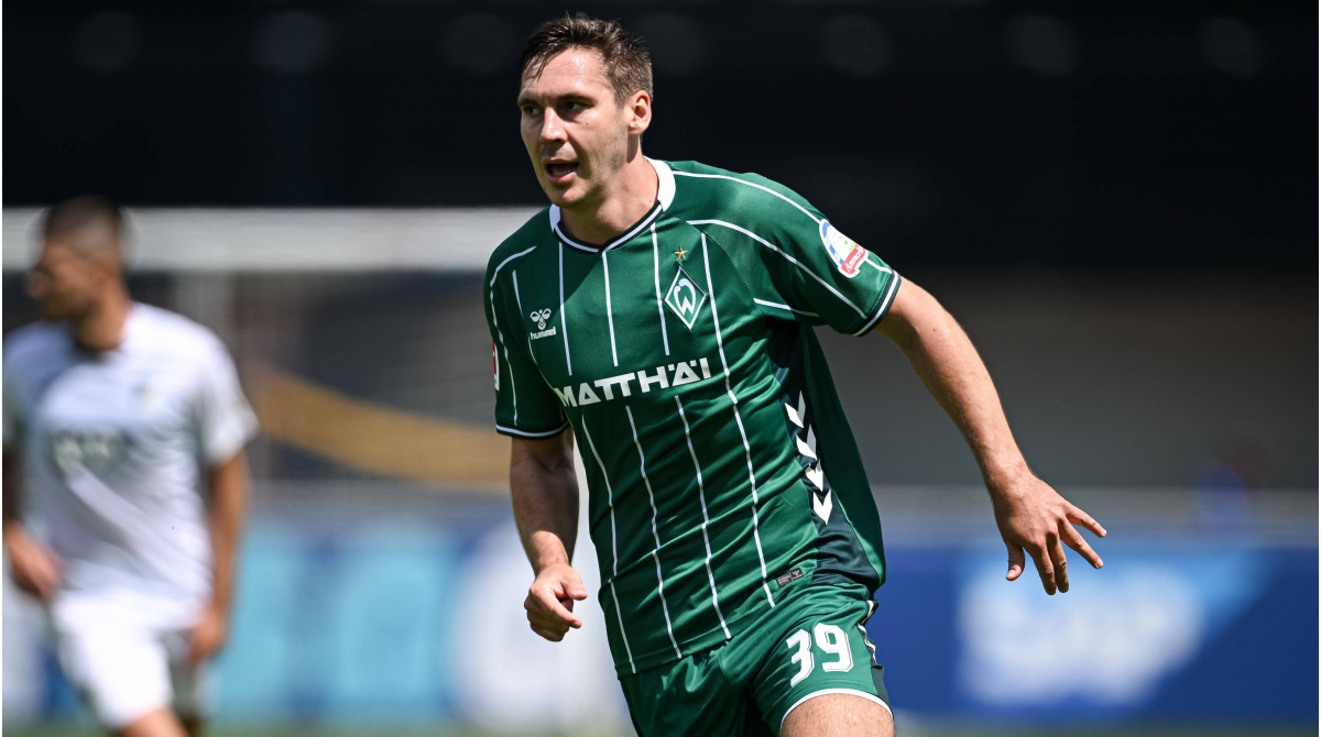 Schalke Signs Leeds Defender Wöber: A Game-Changing Performance Deal