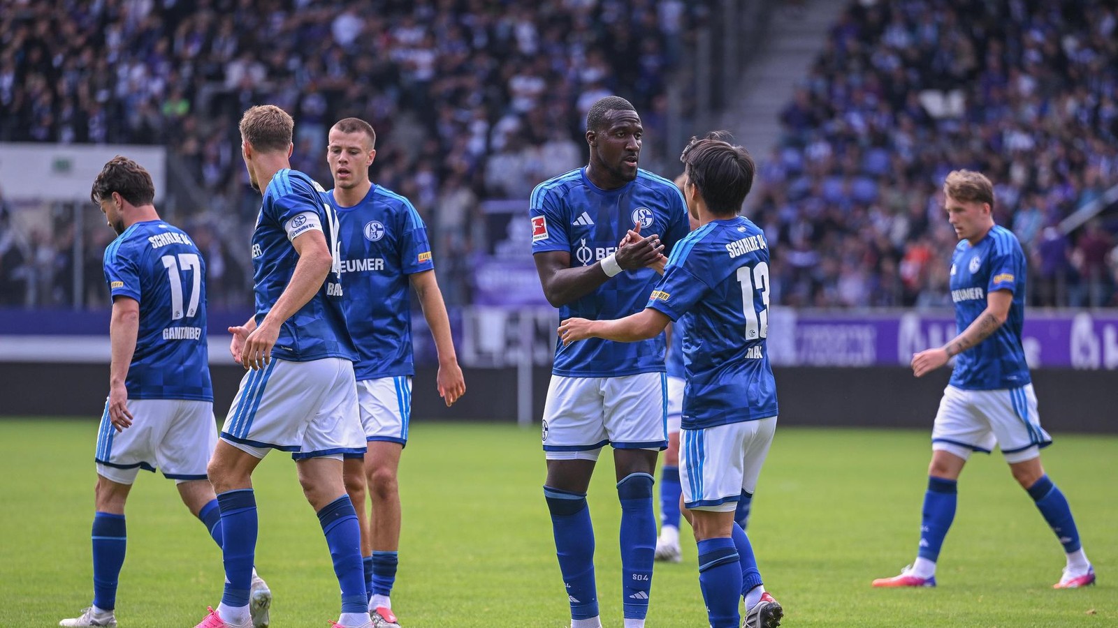 Schalke’s Defensive Issues Highlighted in Thrilling Four-Goal Aue Test Match