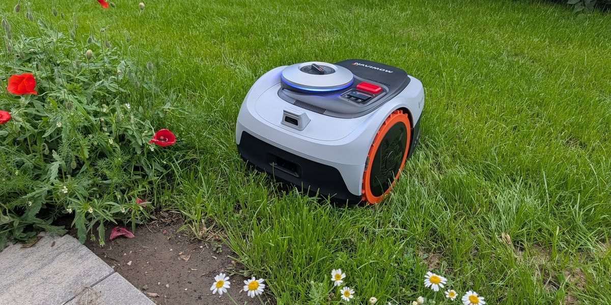Segway Navimow i205 AWD: The G-Class of Lawnmowers for Flat Gardens