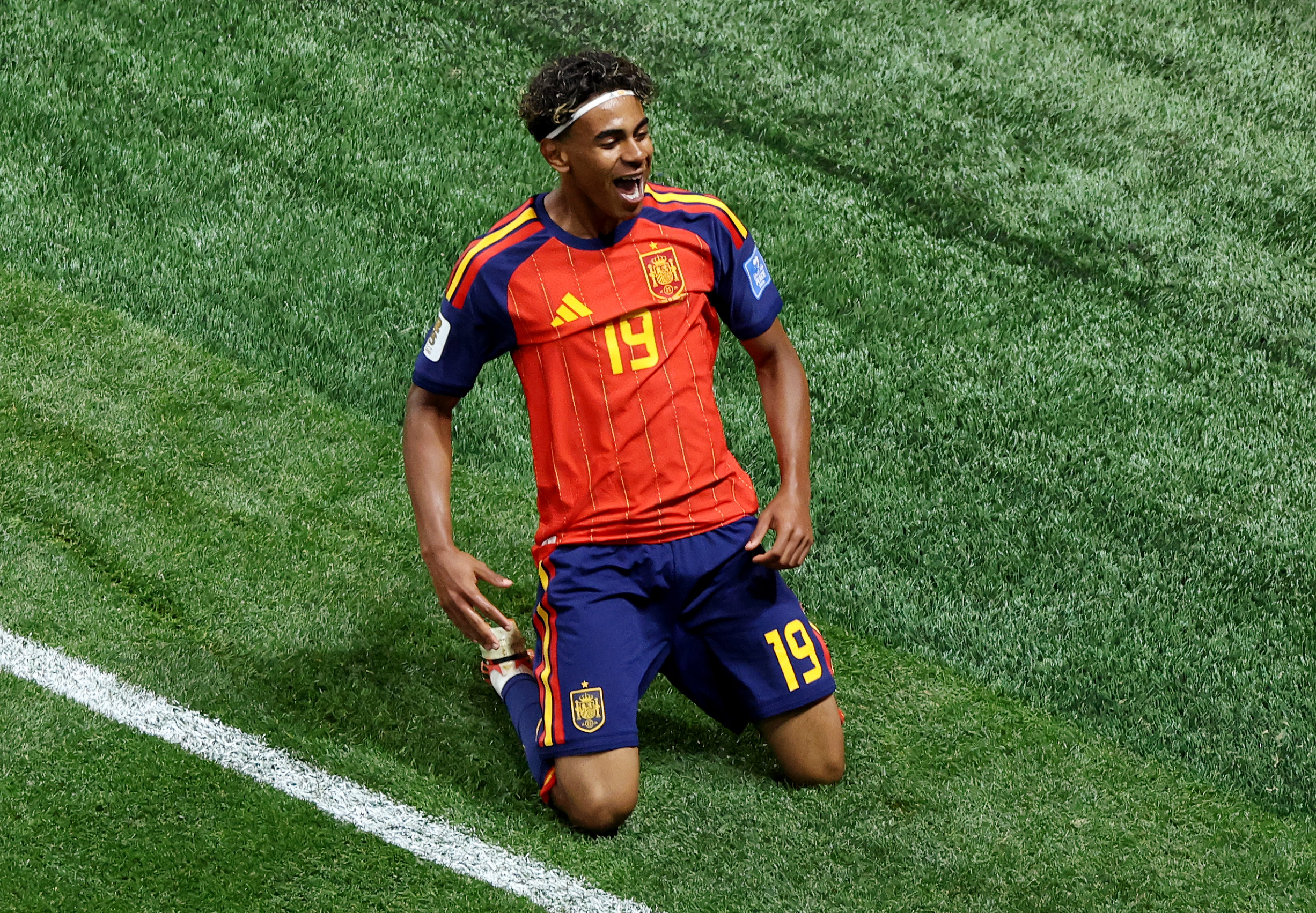 Spain Dominates Austria 3-0: A World Cup Knockout Analysis