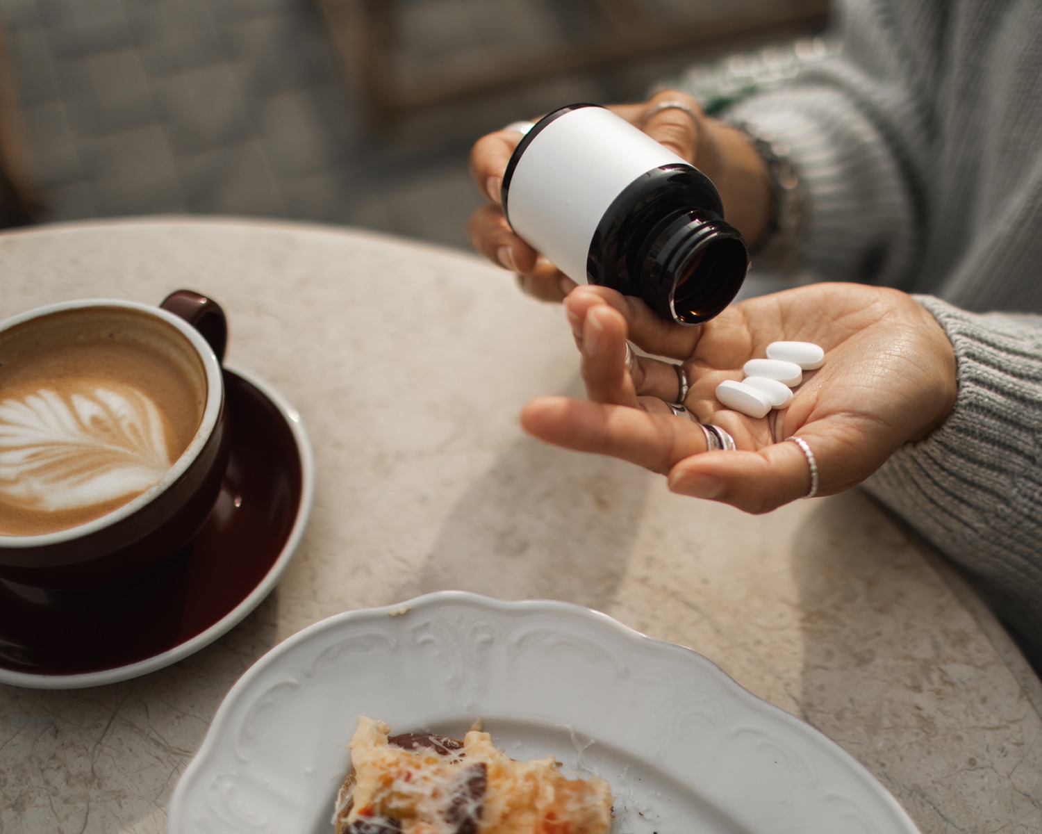 Supplements and Coffee: Expert Warns of Dangerous Interactions!