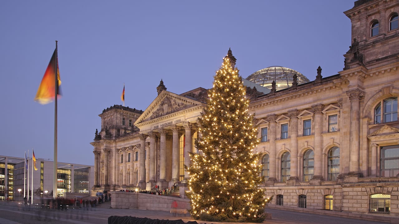Taxpayer Money Wasted? Bundestag Politicians Order iPhones Before Christmas