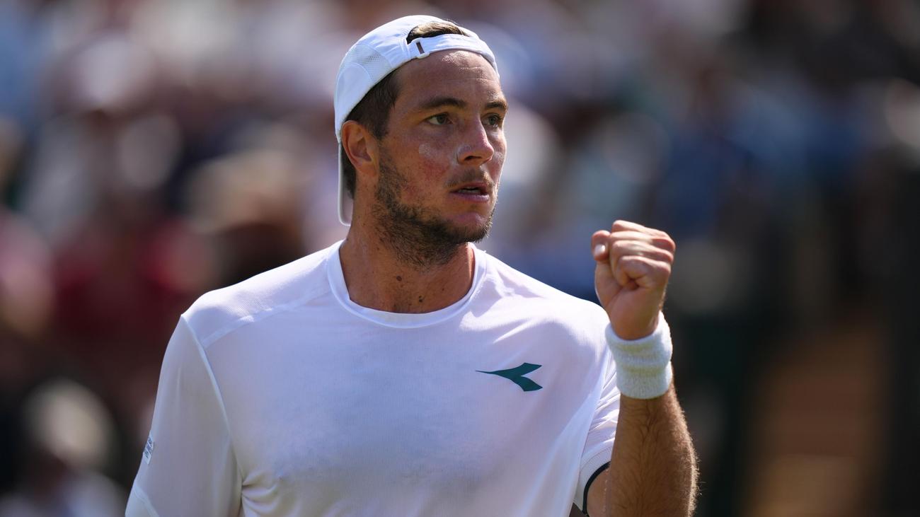 Tennis: Struff Shocks Medvedev, Reaches Wimbledon Round of 16 for First Time
