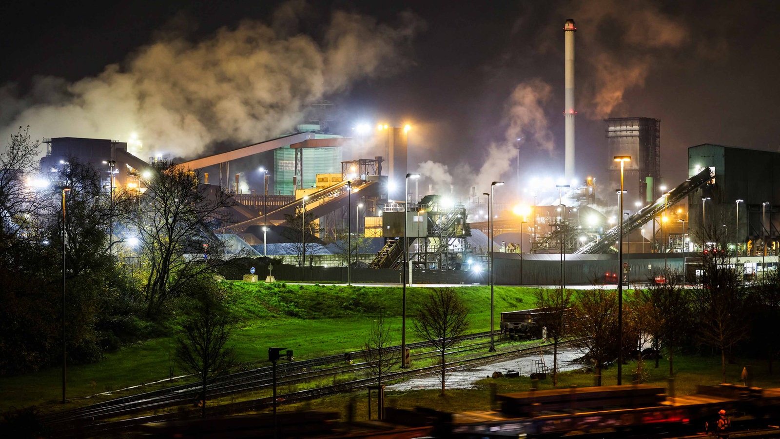 The Future of 1,700 HKM Employees: Key Developments in Duisburg