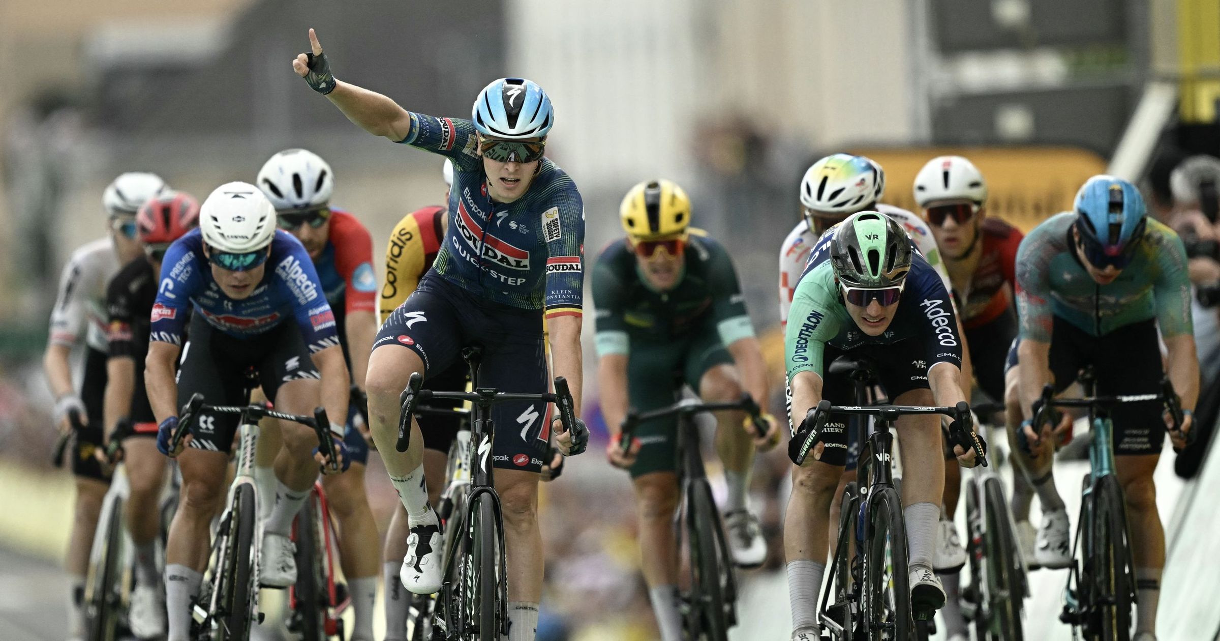 Tour de France: Merlier Triumphs Amidst Chaos of Mass Crash in Sprint Finish