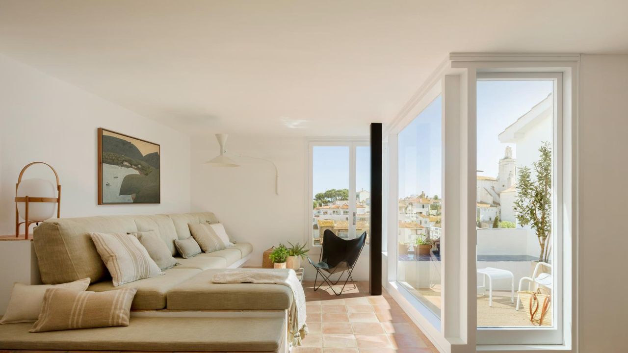 Transforming a 60s Costa Brava Apartment: Dive into Mediterranean Elegance!