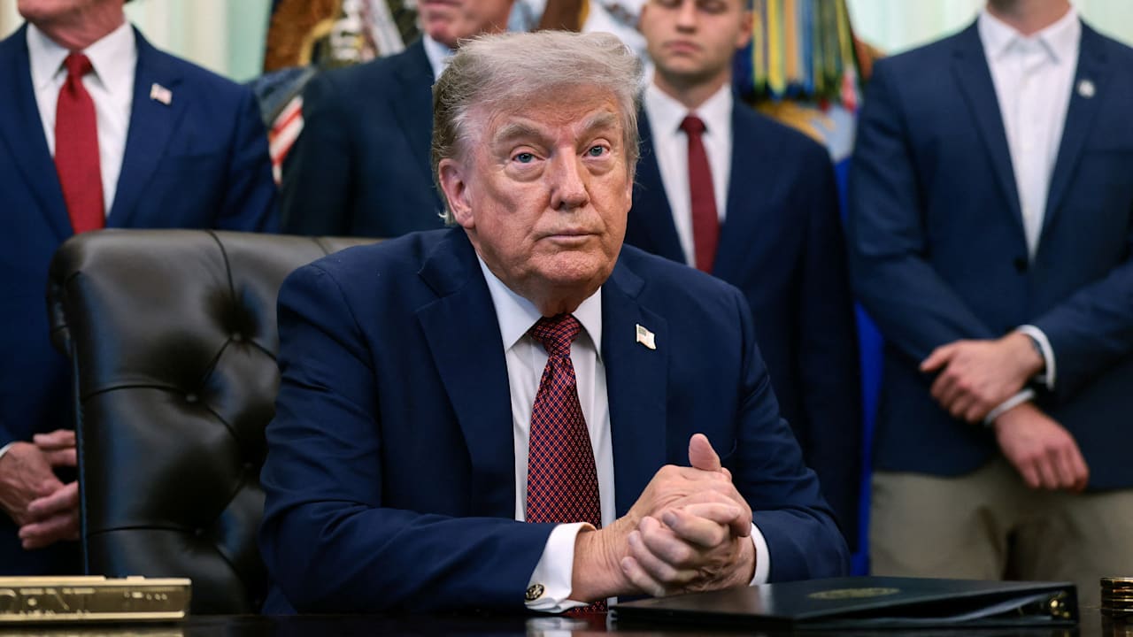 Trump Threatens Mexico with Tariffs Amid U.S. Health Crisis!
