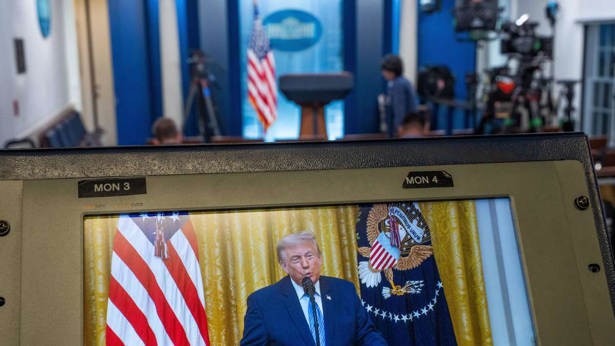 Trump Threatens to Revoke ABC and NBC Broadcast Licenses Over Speech Coverage