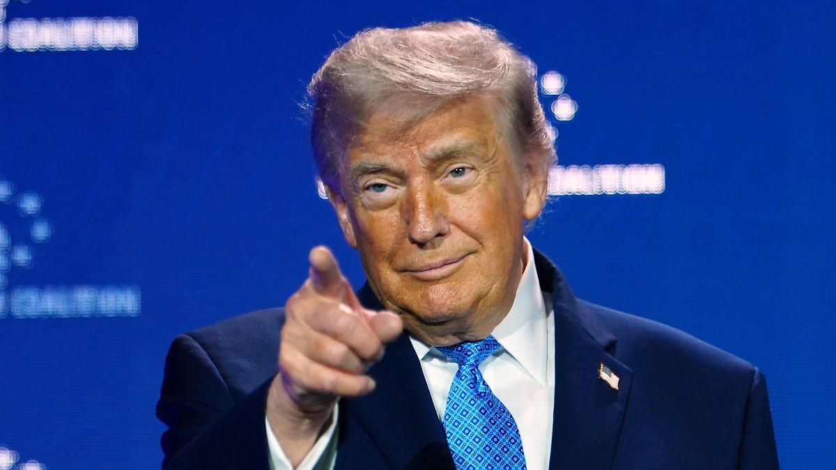 Trump’s 21,000 Stock Trades: What Apple and Nvidia Revealed About Him