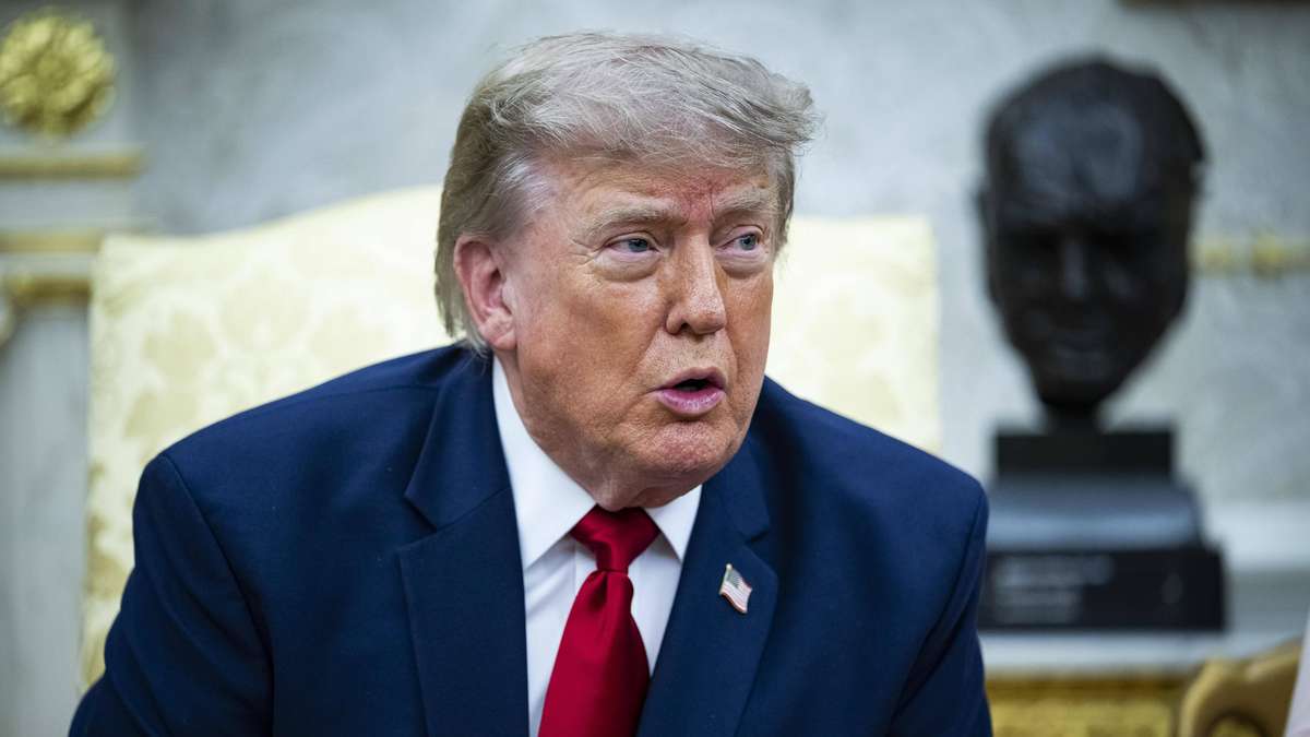 Trump’s Shocking Insult to Obama: Mid-Sentence Silence Sparks Speculation