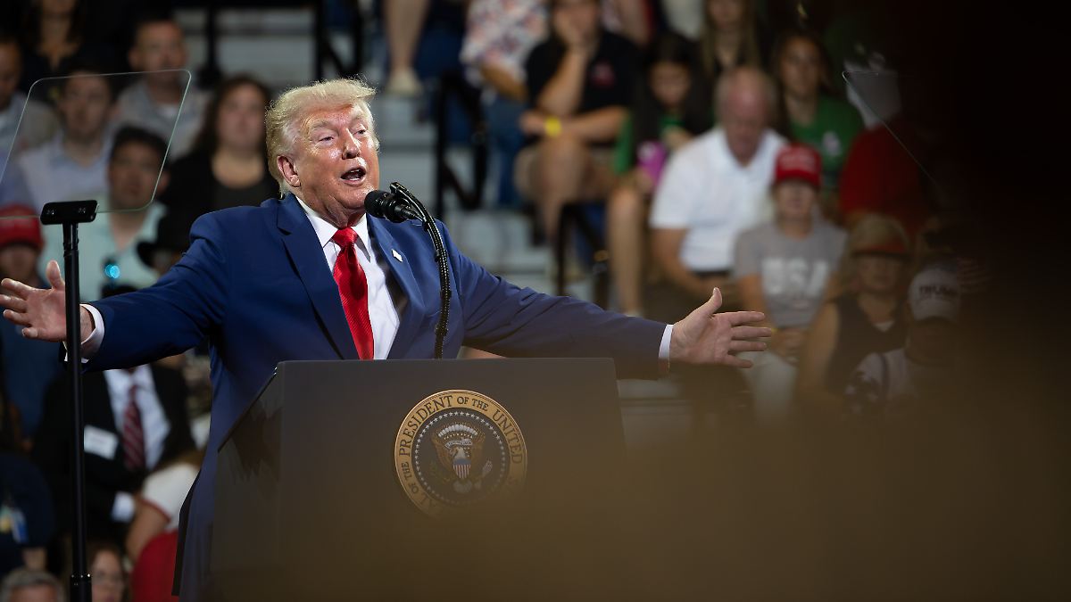 Trump’s Stubborn Tariffs Cost Citizens Dearly: How They Risk the Midterms