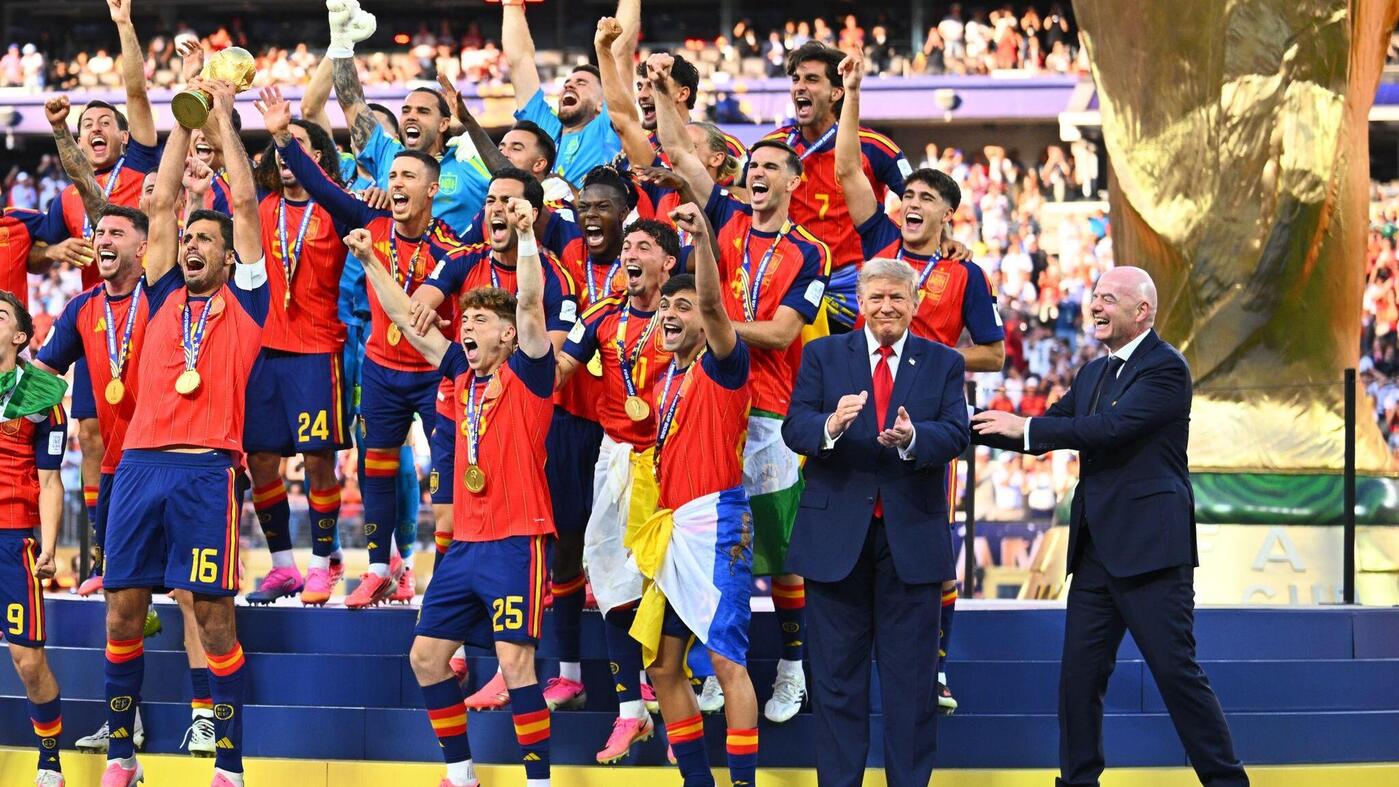 Trump’s World Cup Finale: Fans Demand Team Photo Without Him