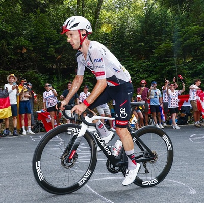 UAE Team Faces Health Setbacks: Yates Struggles with Stomach Issues, Wellens Unwell