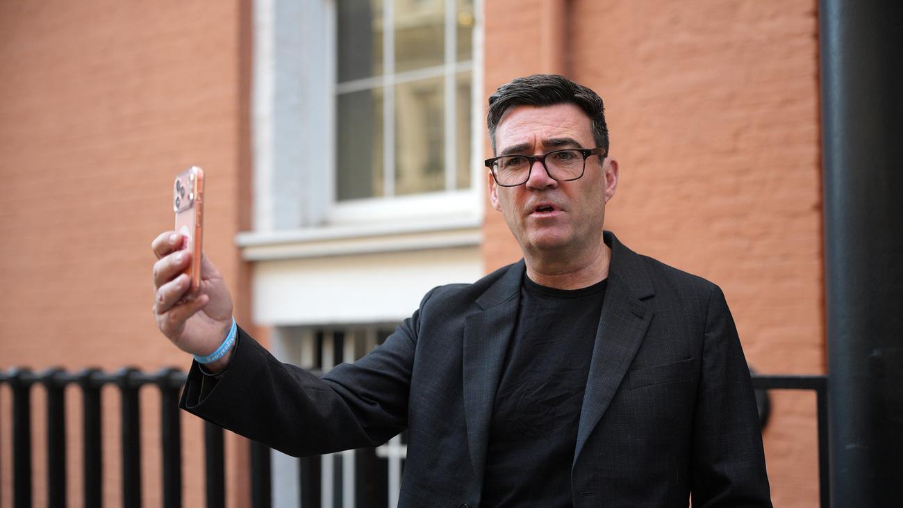 UK: New PM Andy Burnham Reshuffles Cabinet Amid Economic Challenges