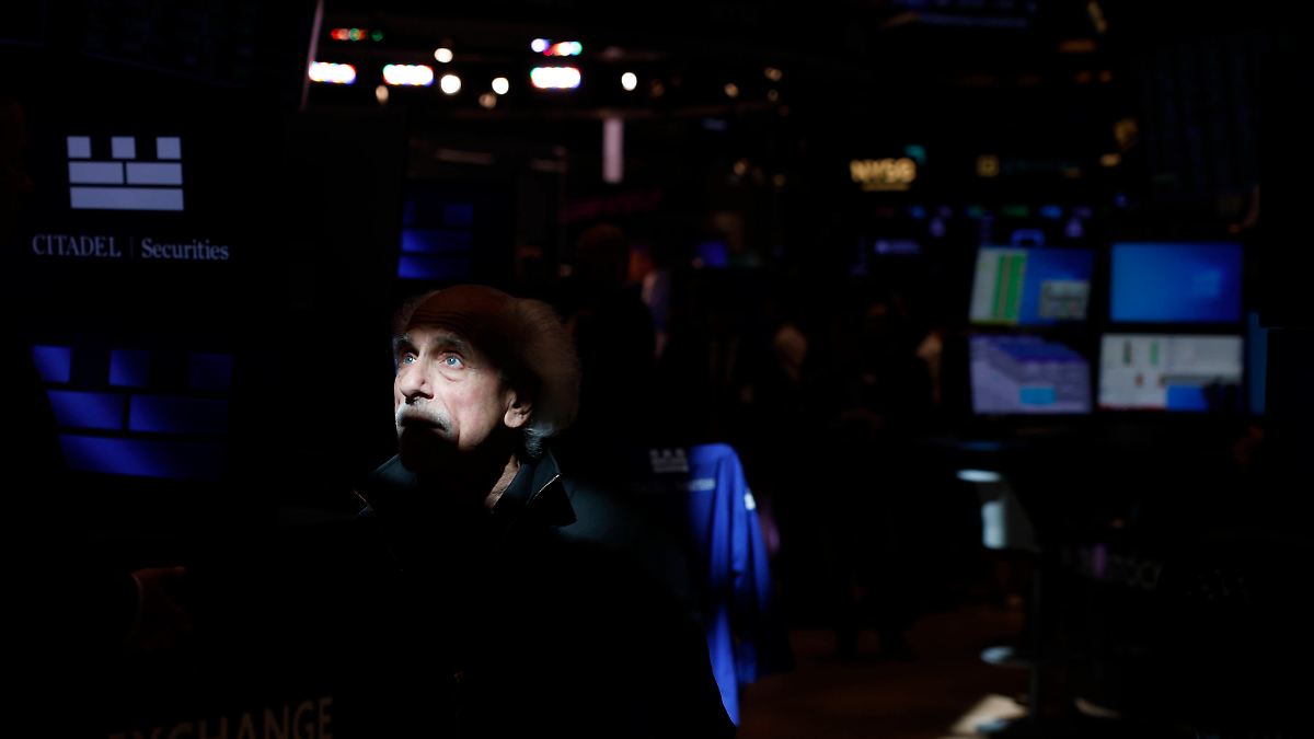 US Markets on Edge as Brent Oil Price Drops Below $90: What’s Next?