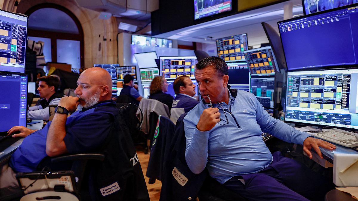 US Stocks Surge: SK Hynix Debut Fuels Wall Street Optimism