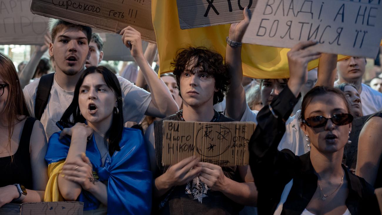 Ukraine Government Crisis: Selenskyj’s Bold Move Leads to Unexpected Dilemma