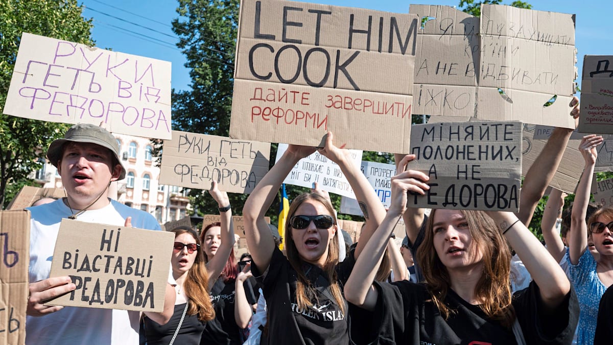 Ukraine Protests Erupt: Selenskyj Faces Criticism Over Cabinet Changes