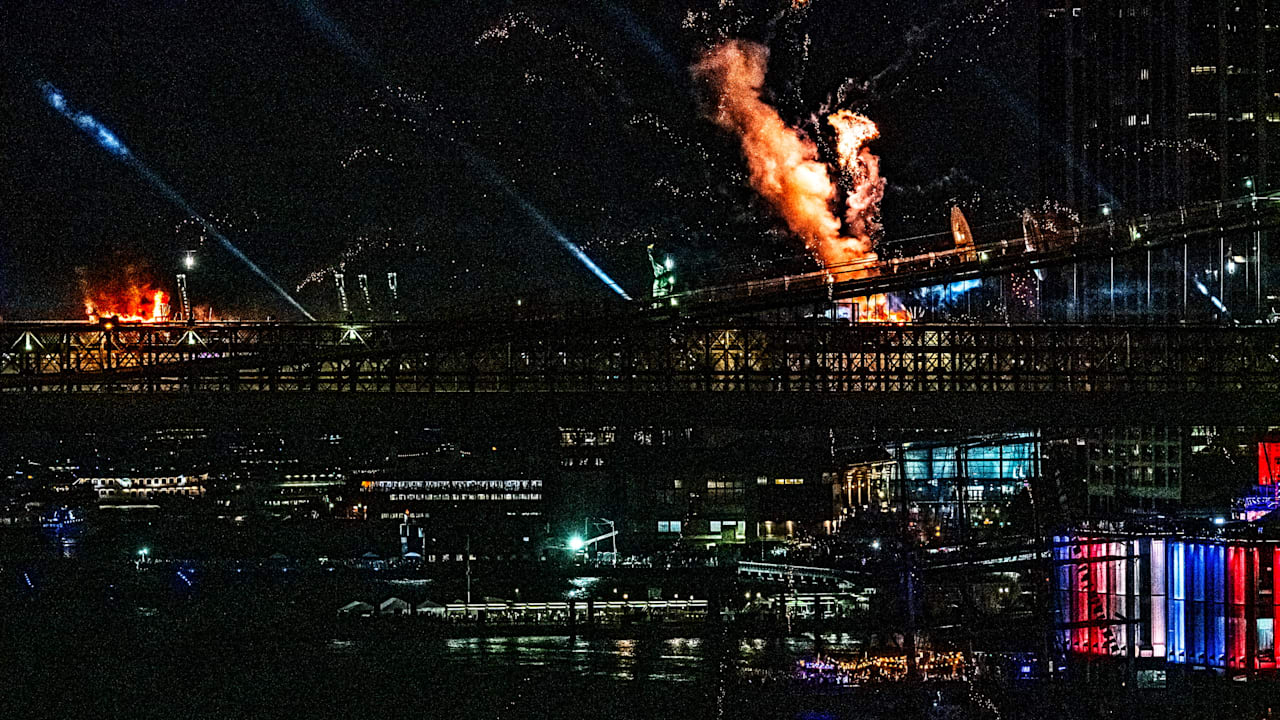Unexpected Blaze: Fire Erupts on Brooklyn Bridge During Performance!