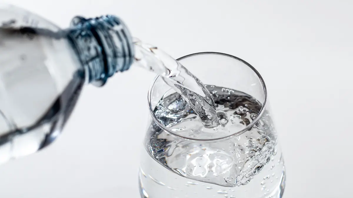 Urgent Recall: Bacteria in Raffelberger Water Sold at Edeka and Rewe!