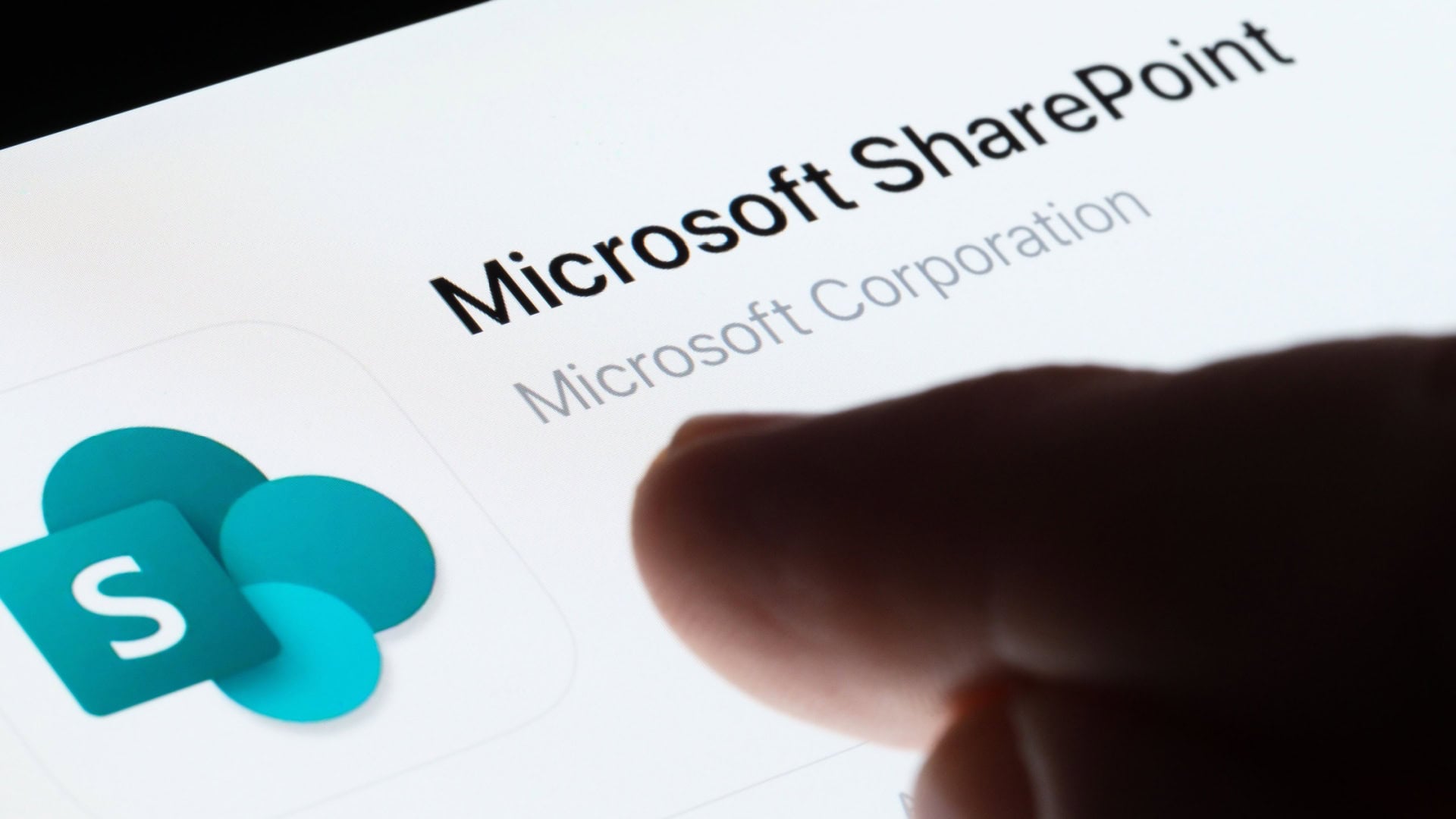 Urgent: SharePoint Vulnerability Exposes Corporate Networks – Renew Access Now!