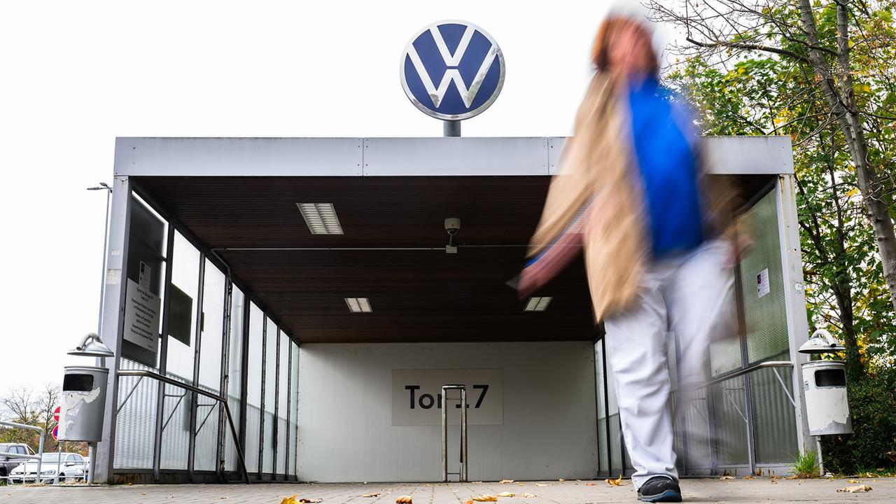 VW Crisis Deepens: 100,000 Jobs at Stake as Summer Break Begins