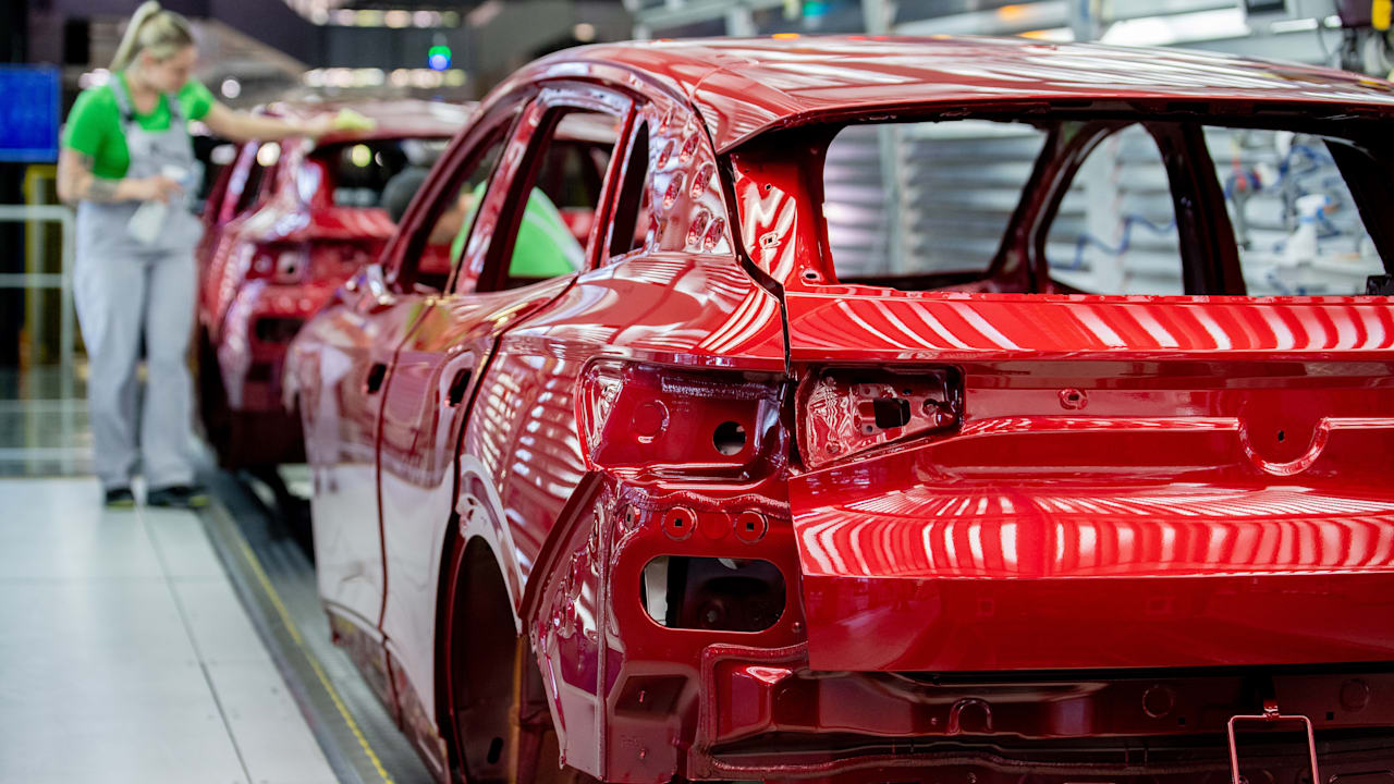 VW’s Cost-Cutting May Threaten 200,000 Jobs: Experts Warn of Fallout