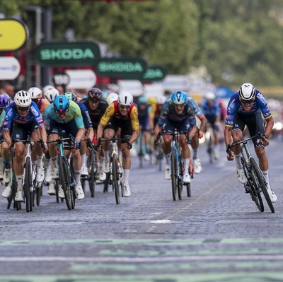 Van der Poel Claims Victory on Champs-Élysées, Defeating Philipsen in Finale