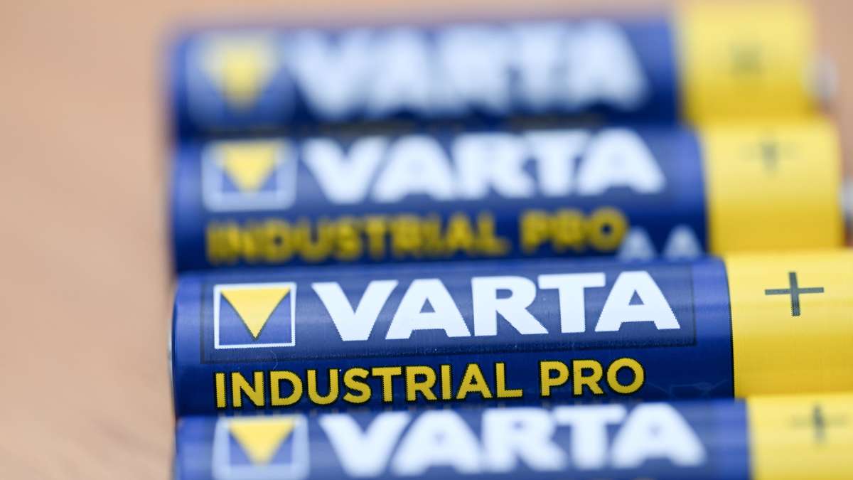 Varta in Crisis: Battery Giant Faces Imminent Bankruptcy Amid Apple Fallout